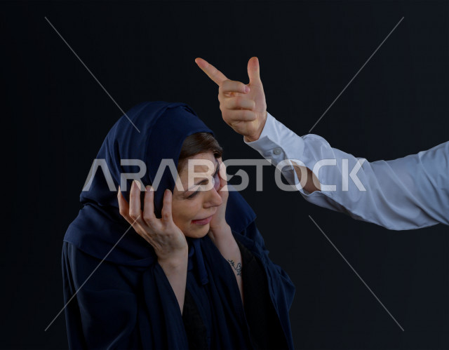 التعرض للعنف و الضرب من قبل الرجال  ، مرأة سعودية تتعرض للعنف الجسدي ، اثار الكدمات على الوجه ، اوقفو العنف ضد المرأه ، انهاء العنف ضد النساء ، 25 نوفمبراليوم العالمي للقضاء على العنف ضد النساء ، كدمات جسدية 