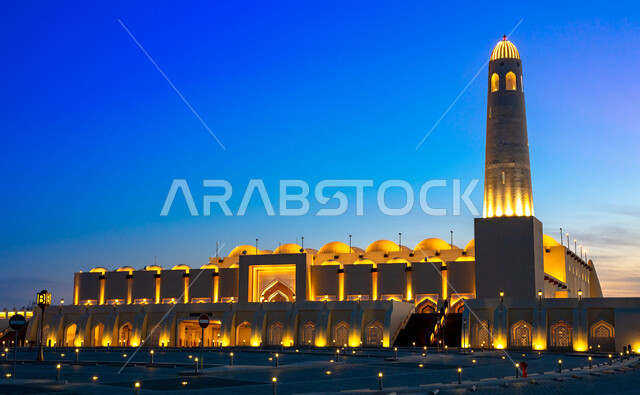 الفن الهندسي المعماري لبناء المساجد في دولة قطر, مبنى مسجد الإمام عبد الوهاب في منطقة الدفنة, معالم سياحية دينية مقدسة, نداء المسلمين لأداء الفرائض والصلوات, التطور والتقدم العمراني للمنشآت الاسلامية, اسلاميات وعبادة