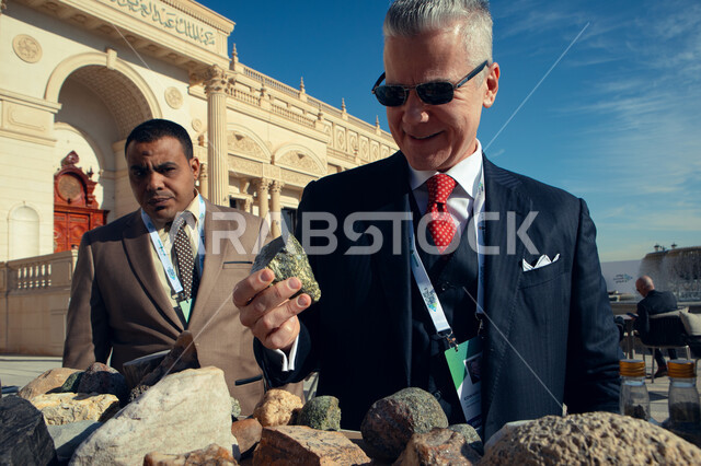 تطور المعايير الدولية للاستدامة في مجال الصناعات المعدنية, إقامة المؤتمرات والمعارض لتحقيق استراتيجية التطور والتقدم السعودي, مؤتمر التعدين الدولي لجذب الاستثمارات للصناعات المعدنية في مدينة الرياض, تمكين ودراسة أبرز المشاريع المستقبلية