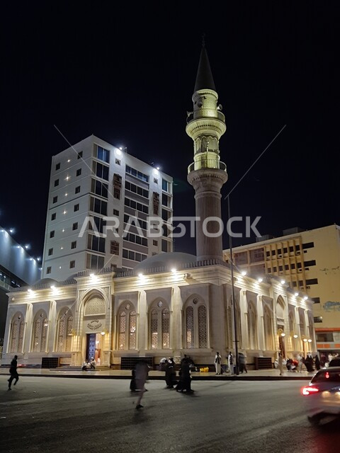  مسجد المحمل المضيء ليلا في مدينة جدة، الفن الهندسي المعماري للأماكن الاسلامية المقدسة في السعودية، مفهوم العبادة والتقرب الى الله تعالى، معالم دينية مشهورة في البلد التاريخي