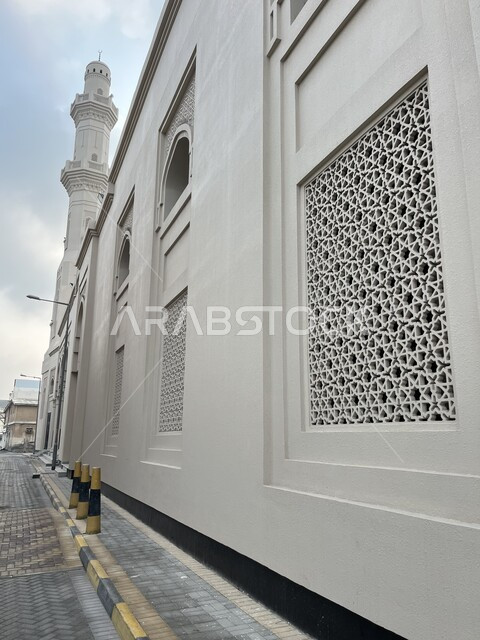 المساجد المبنية على الطراز المعماري الإسلامي, نداء المسلمين لأداء الفرائض والصلوات, صورة من الجانب لمسجد تراثي، الفن الهندسي المعماري لجوامع المملكة العربيه السعوديه، أداء العبادات والتقرب إلى تعالى