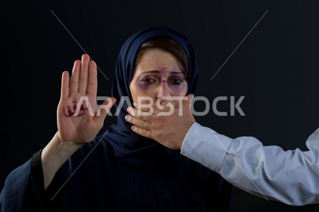 بورتريه امرأة سعودية تتعرض للعنف الجسدي ، اوقفو العنف ضد المرأه ، انهاء العنف ضد النساء ، 25 نوفمبراليوم العالمي للقضاء على العنف ضد النساء ، كدمات جسدية 