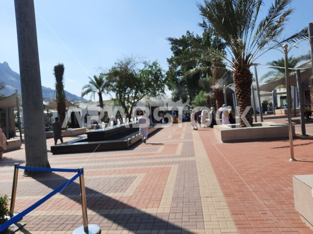 الاهتمام في التشجير وزراعة النباتات الخضراء ،المحلات التجارية في مركز حراء الثقافي بالقرب من جبل النور، الفن الهندسي المعماري على الطراز الحديث في مكة المكرمة، أماكن إسلامية مقدسة، معالم سياحية مشهورة في المملكة العربية السعودية
