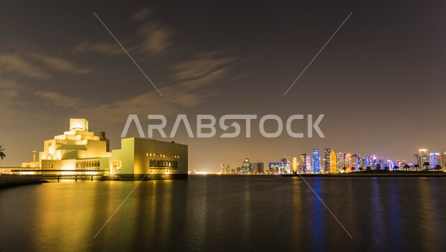 The Museum of Islamic Art on the Doha Corniche, the famous cultural landmarks in the State of Qatar, the advanced architectural engineering art of the buildings, the illumination and illumination of the facilities and towers at night.