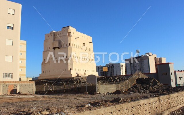  قلعة قباء في المدينة المنورة في النهار، حصن دفاعي تاريخي اثري، الفن الهندسي المعماري على الطراز القديم للقلاع الأثرية، معالم ورموز إسلامية مقدسة في المملكة العربية السعودية 