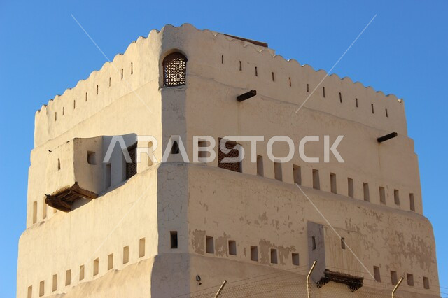  الفن الهندسي المعماري على الطراز القديم للقلاع الأثرية، معالم ورموز إسلامية مقدسة في المملكة العربية السعودية،  قلعة قباء في المدينة المنورة في النهار، حصن دفاعي تاريخي اثري 