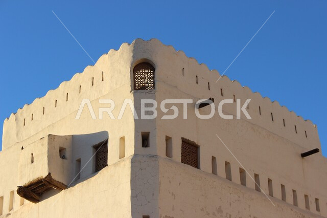  قلعة قباء في المدينة المنورة في النهار، حصن دفاعي تاريخي اثري، الفن الهندسي المعماري على الطراز القديم للقلاع الأثرية، معالم ورموز إسلامية مقدسة في المملكة العربية السعودية 