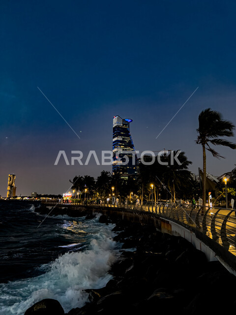 الفن الهندسي المعماري لمبنى برج الكورنيش في مدينة جدة, الأفق والمعالم التجارية المشهورة في الليل، الواجهة البحرية في المملكة العربية السعودية, الاستمتاع بالمناظر الطبيعية المائية والأمواج, الأبراج وناطحات السحاب في المدينة الساحلية
