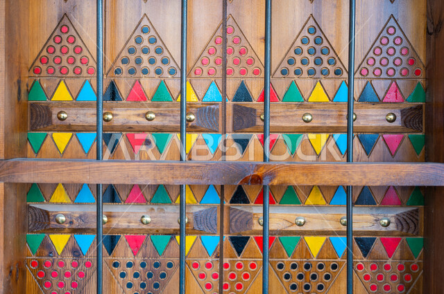 الحضارة والأصالة والعراقة السعودية, النوافذ الخشبية المنقوشة والمزخرفة على الطراز التاريخي القديم, بيوت ومنشآت تراثية قديمة في المملكة، يوم بدينا 1727 م، ذكرى تأسيس الدولة السعودية الاولى 22 فبراير