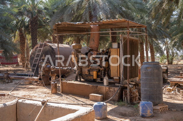 المساعدة في زيادة كفاءة الانتاج المحلي، وسيلة لتوليد الكهرباء و تشغيل أجهزة الري و معدات الحصاد والزراعه ،سقاية المزروعات والأراضي الزراعية ،مولد كهربائي ضخم في إحدى مزارع النخيل في المملكة العربيه السعودية، 
