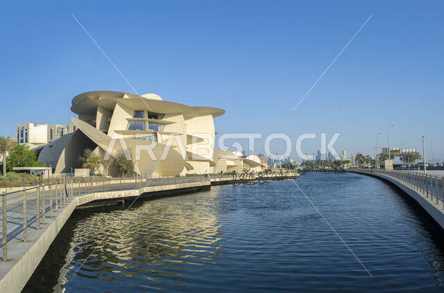 الفن الهندسي المعماري على الطراز الحديث، التشكيلات الهندسية لمبنى متحف قطر الوطني على كورنيش الدوحة، المعالم والمتاحف والقصور المشهورة، النمو والتقدم العمراني، مناطق جذب واستقطاب السائحين للتعرف على التراث والحضارة القطرية