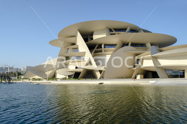 الفن الهندسي المعماري على الطراز الحديث، التشكيلات الهندسية لمبنى متحف قطر الوطني على كورنيش الدوحة، المعالم والمتاحف والقصور المشهورة، النمو والتقدم العمراني، مناطق جذب واستقطاب السائحين للتعرف على التراث والحضارة القطرية