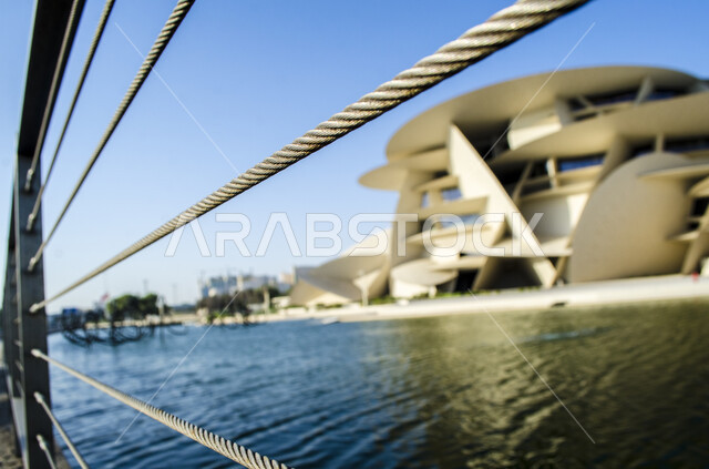 المعالم والمتاحف والقصور المشهورة، الفن الهندسي المعماري على الطراز الحديث، التشكيلات الهندسية لمبنى متحف قطر الوطني على كورنيش الدوحة، النمو والتقدم العمراني، مناطق جذب واستقطاب السائحين للتعرف على التراث والحضارة القطرية