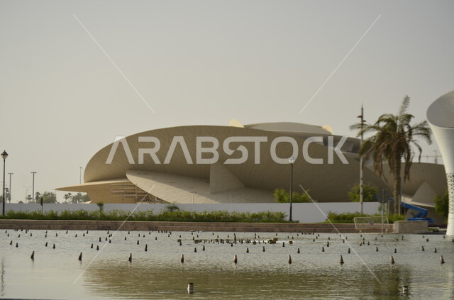 التشكيلات الهندسية لمبنى متحف قطر الوطني على كورنيش الدوحة، مناطق جذب واستقطاب السائحين للتعرف على التراث والحضارة القطرية، النمو والتقدم العمراني، المعالم والمتاحف والقصور المشهورة، الفن الهندسي المعماري على الطراز الحديث