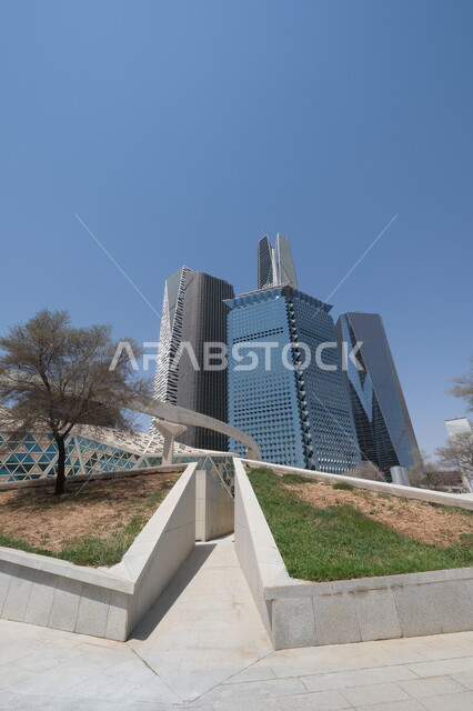 مركز الملك عبد الله المالي (كافد) في النهار، النمو والتطور العمراني في السعودية، المنشآت والأبراج المالية في مدينة الرياض، الفن الهندسي المعماري للمباني وناطحات السحاب المشهورة في المملكة، تحقيق النهضة الاقتصادية والتجارية