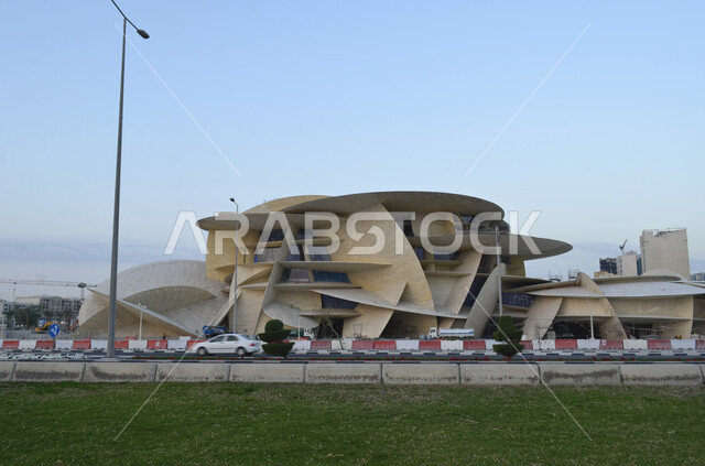 الفن الهندسي المعماري على الطراز الحديث، التشكيلات الهندسية لمبنى متحف قطر الوطني على كورنيش الدوحة، المعالم والمتاحف والقصور المشهورة، النمو والتقدم العمراني، مناطق جذب واستقطاب السائحين للتعرف على التراث والحضارة القطرية