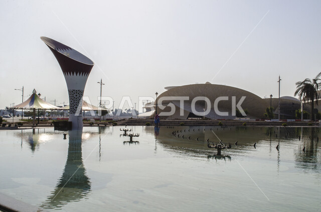 التصاميم الهندسية لمبنى متحف قطر الوطني على الواجهة البحرية في الدوحة، أماكن ومعالم سياحية وثقافية مشهورة، التعرف على التراث والحضارة القطرية، النمو والتقدم العمراني، الفن الهندسي المعماري على الطراز الحديث