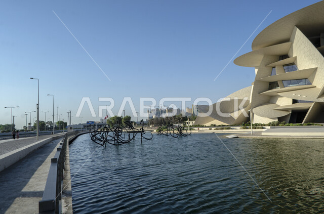 التطور و النمو العمراني، المتاحف و المعالم والقصور المشهورة، مقصد السياح من مختلف البلدان للتعرف على التراث والحضارة القطرية، مبنى متحف قطر الوطني على كورنيش الدوحة، الفن الهندسي المعماري على الطراز الحديث