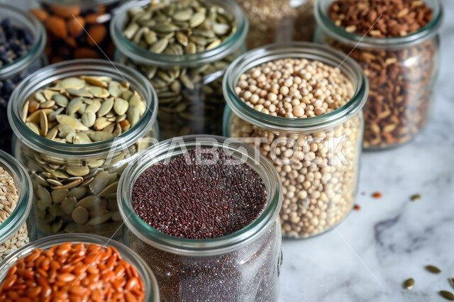 حبوب صحية ذات قيمة غذائية عالية، صورة مقربة لأوعية زجاجية مليئة بالبذور المغذية والمفيدة، منتجات ومحاصيل وطنية محلية سعودية