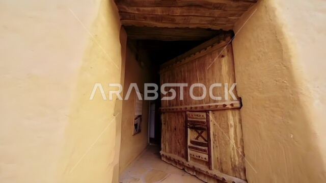 البيوت التاريخية في المملكة، التصميم المعماري العربي القديم للأبواب الخشبية الأثرية القديمة، المباني الطينية القديمة في المناطق السياحية التراثية في السعودية