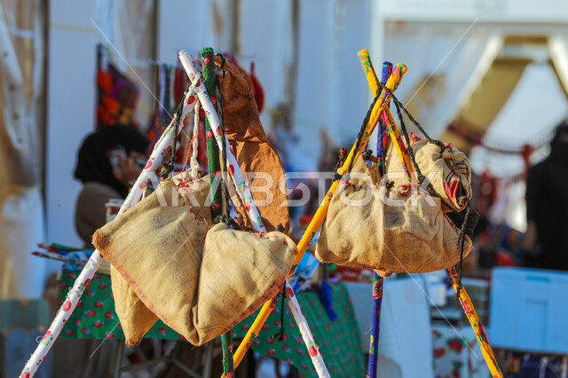 منسوجات شعبية خليجية، قربة سقاية ووعاء لحفظ الماء، يوم بدينا 1727م، ذكرى تأسيس الدولة السعودية الأولى في 22فبراير، اليوم الوطني في 23 سبتمبر، فعاليات موسمية في البراري السعودية، نمط الحياة في البادية