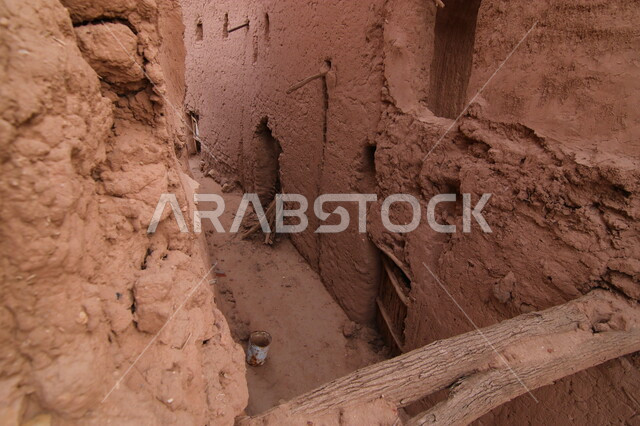  التراث والحضارة في قرية اشيقر الاثرية في المملكة العربية السعودية, الاثار التاريخية العريقة في القرى القديمة, معالم سياحية مشهورة, البيوت والمنشأت المبنية على الطراز الطيني القديم في محافظة شقراء بمدينة الرياض