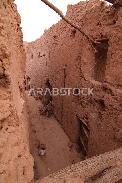 معالم سياحية مشهورة, الاثار التاريخية العريقة في القرى القديمة, التراث والحضارة في قرية اشيقر الاثرية في المملكة العربية السعودية, البيوت والمنشأت المبنية على الطراز الطيني القديم في محافظة شقراء بمدينة الرياض