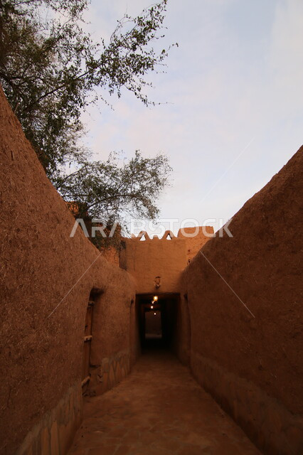 الحضارة والاصالة والتراث السعودي, معالم واماكن سياحية مشهورة, السياحة في القرى التراثية القديمة, الاحياء والبيوت الطينية الشعبية, المنشأت التاريخية القديمة في قرية اشيقر في محافظة شقراء بمدينة الرياض في المملكة العربية السعودية