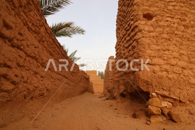 الاثار التاريخية العريقة في القرى القديمة, معالم سياحية مشهورة, التراث والحضارة في قرية اشيقر الاثرية في المملكة العربية السعودية, البيوت والمنشأت المبنية على الطراز الطيني القديم في محافظة شقراء بمدينة الرياض