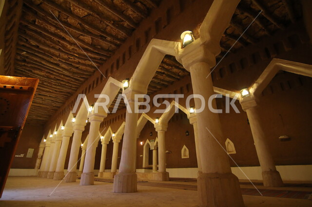 Archaeological buildings in Shaqra Governorate, ancient historical monuments in the city of Riyadh, famous tourist places in Saudi Arabia, areas of worship and performing religious duties in popular villages, the ancient Arab architectural design art of the Ushaiqar Heritage Village Mosque