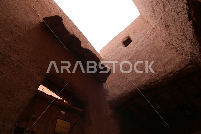 الاثار التاريخية القديمة في محافظة شقراء في مدينة الرياض, قرية أشيقر التراثية في المملكة العربية السعودية, معالم سياحية مشهورة, أماكن الجذب السياحي من شتى أنحاء العالم, منشآت ومباني وبيوت شعبية طينية