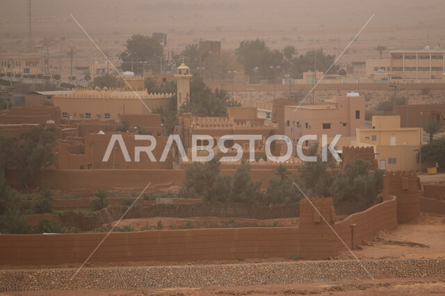 القرى الأثرية الشعبية في السعودية، محاصيل زراعية محلية وطنية، معالم واماكن السياحة المشهورة, الأشجار الخضراء بين البيوت الطينية في قرية اشيقر التراثية في محافظة شقراء بمدينة الرياض, الحضارة التاريخية القديمة في المملكة
