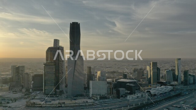 مركز الملك عبد الله المالي (كافد) في النهار، النمو والتطور العمراني في السعودية، المنشآت والأبراج المالية في مدينة الرياض، الفن الهندسي المعماري للمباني وناطحات السحاب المشهورة في المملكة، تحقيق النهضة الاقتصادية والتجارية