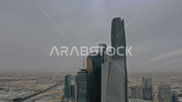 النمو والتطور العمراني في السعودية، مركز الملك عبد الله المالي (كافد) في النهار، المنشآت والأبراج المالية في مدينة الرياض، الفن الهندسي المعماري للمباني وناطحات السحاب المشهورة في المملكة، تحقيق النهضة الاقتصادية والتجارية