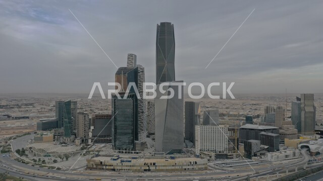 تطوير وتحديث التصاميم الهندسية, المباني العالية وناطحات السحاب في الاجواء الضبابية, مركز الملك عبد الله المالي ( كافد ) في مدينة الرياض, الابراج المالية والاقتصادية, الفن المعماري المميز في السعودية, اماكن ومعالم سياحية مشهورة في المملكة