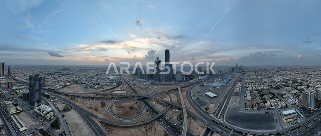 ابراج مركز الملك عبد الله المالي كافد في مدينة الرياض, النمو والتطور الهندسي المعماري المتميز, طرق وشوارع المملكة العربية السعودية, الاهتمام بمناطق السياحة لجذب الزوار من شتى انحاء العالم, اجواء ضبابية