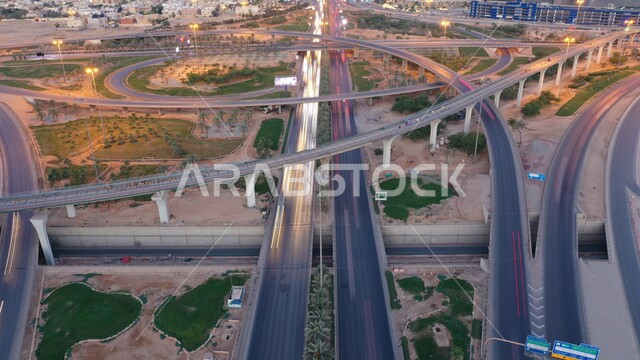 الاهتمام بزراعة الأشجار و النباتات في المدن، صورة جوية للحركة المرورية في طرق وشوارع المملكة، النمو والتطور العمراني للمنشآت والمباني السكنية والتجارية في السعودية، الفن الهندسي المعماري على الطراز الحديث لناطحات السحاب المشهورة في مدينة الرياض