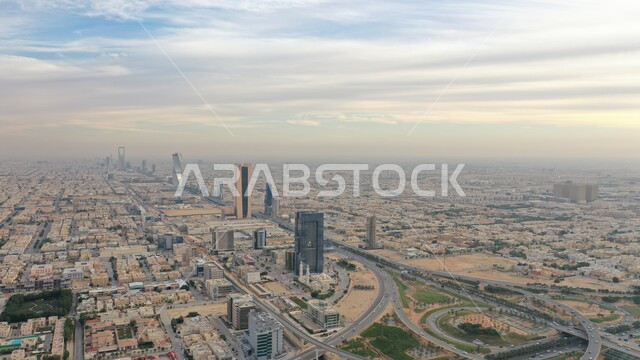 المنشأت المعمارية في المملكة, النهضة الاقتصادية والعمرانية بالسعودية, حركة مرور السيارات على الطريق العام، الفن الهندسي المعماري المتميز في مدينة الرياض,مدينر الملك عبدالله المالي(كافد) في الرياض