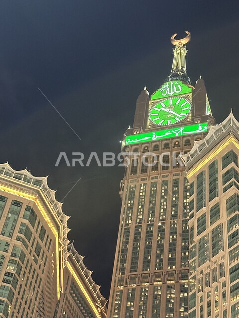 الأبراج المطلة على الحرم المكي الشريف في المملكة العربية السعودية، صورة مقربة لمبنى برج الساعة الملكي في مكة المكرمة، أطول برج ساعة في العالم، الفن الهندسي والعمراني في السعودية، معالم دينية اسلامية مشهورة