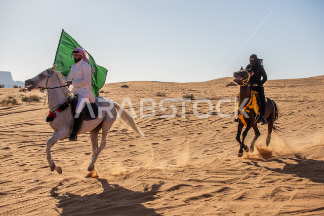 رفع علم المملكة بفخر, ذكرى تأسيس الدولة السعودية الأولى في 22 فبراير, يوم بدينا 1727م, يوم العلم 11 مارس, اليوم الوطني في 23 سبتمبر, مفهوم تربية الخيل السعودي, فارس وفارسة عربيان خليجيان سعوديان يتجولان في الطبيعة الصحراوية على ظهر الفرس