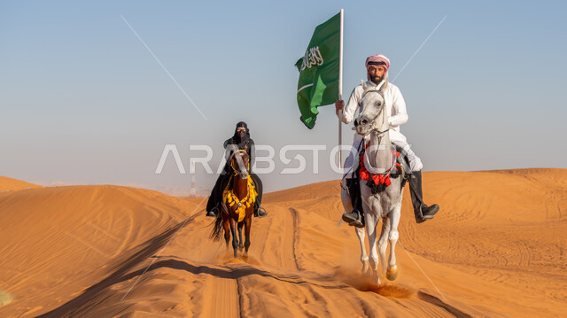 الشغف بممارسة الهوايات الشعبية، يوم العلم 11 مارس, استذكار العيد الوطني في 23 سبتمبر, يوم بدينا 1727م, فارس وفارسة عربيان خليجيان سعوديان يتجولان على ظهر الفرس في الطبيعة الصحراوية, ذكرى تأسيس الدولة السعودية الأولى في 22 فبرير, رفع علم المملكة بفخر واعتزاز