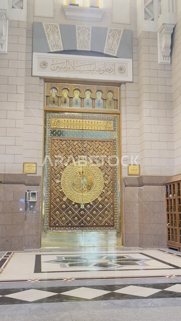 باب عمر بن الخطاب في المسجد النبوي الشريف في المدينه المنوره، الزخارف الإسلاميه العريقه لبوابات المسجد النبوي، الفن الهندسي المعماري على الطراز الاسلامي، معالم وأماكن اسلامية دينيه مقدسة في المملكة العربية السعودية