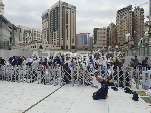 The arrival of pilgrims and Umrah performers from all over the world to worship and draw closer to God, the outer courtyards of the Grand Mosque, the promotion of religious cultures, sacred religious landmarks and places, luxury hotels and towers surrounding the House of God.