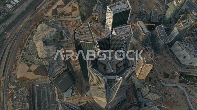 فنون وتصاميم هندسية معمارية مميزة للأبراج الاقتصادية وناطحات السحاب، الشركات الراقية الرائدة في الخدمات المصرفية والتكنولوجيا المالية، مركز الملك عبد الله المالي (كافد) بالرياض في السعودية، الوجهة المثالية للمال والأعمال بمعايير عالمية.