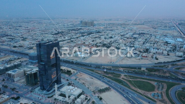 النمو والتطور العمراني في المملكة العربية السعودية, الاهتمام بالنباتات الخضراء، المعالم المشهورة في مدينة الرياض, مركز الملك عبد الله المالي كافد، حركة سير السيارات في السعودية, المباني والمنشآت الاقتصاديه الماليه