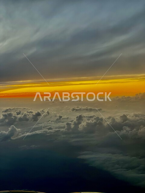 مشهد الغيم والسحب البيضاء القطنية في سماء في المملكة العربية السعودية، مناظر طبيعية للغيوم الكثيفة في النهار, خلفية الطبيعه