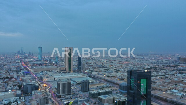  معالم وأماكن الرياض المشهورة, مشاريع هندسية تنموية وطنية،, ناطحات السحب والأبراج والإنجازات المعمارية، النمو العمراني  في المملكة العربية السعودية، تحقيق النهضة الاقتصادية والتجارية، أجواء ضبابية