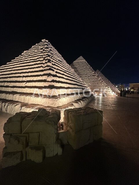 التعرف على المدن والحضارات الدوليه, أماكن الجذب السياحي في السعودية, مناطق الترفيه والتسلية في العاصمة السياحية, الاستمتاع بالتجارب الجديدة في موسم الرياض والرؤية المستقبلية 2030, المعالم والآثار التاريخيه في القسم المصري في البوليفارد وورلد