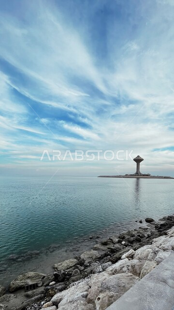 المناظر الطبيعية البحرية، برج المياه على كورنيش الخبر في الدمام، الفن الهندسي المعماري للابراج وناطحات السحاب في المملكة العربية السعودية، اماكن ومعالم سياحية المشهورة، منظر الغيوم البيضاء في السماء