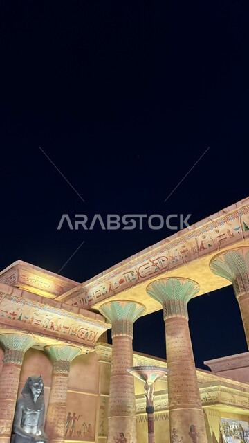 أماكن الجذب السياحي في السعودية, صورة بزاوية من الأسفل للمعالم والآثار التاريخيه في القسم المصري في البوليفارد وورلد, التعرف على المدن والحضارات الدوليه,  مناطق الترفيه والتسلية والاستمتاع بالتجارب الممتعة, موسم الرياض ورؤية 2030